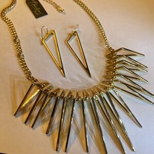 Beautiful Thalia Sodi Necklace Set, NWT’s, earrings included